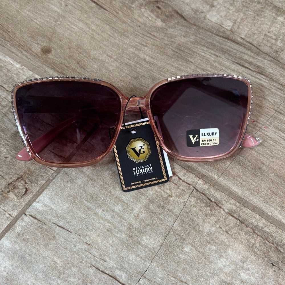 VG  Pink Cat-eye Rhinestone Model Collection. NWT
